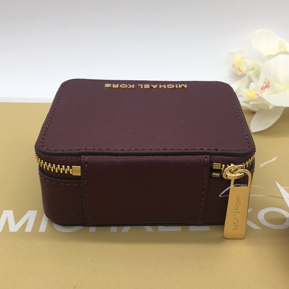 MICHAEL KORS GIFTABLES SM JEWELRY CASE MERLOT - Picture 4 of 8